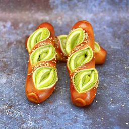 pistachio cheese pretzel