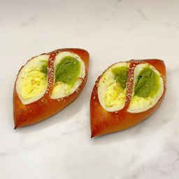 matcha yuzu pretzel bread