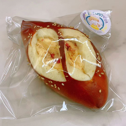 guava chesse pretzel bread